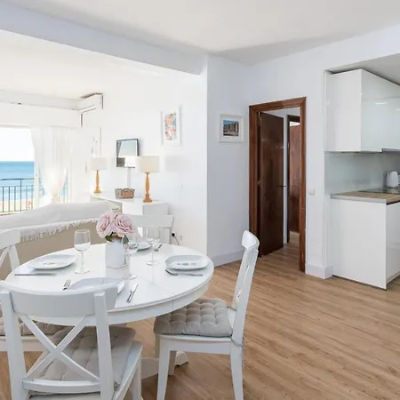 Ensuite Mediterranean Sea Front Apartment Fuengirola