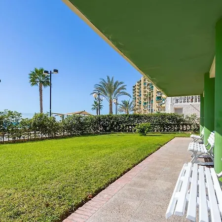 Ensuite Mediterranean Sea Front شقة فوينخيرولا