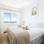 Ensuite Mediterranean Sea Front Апартаменти Фуенхірола