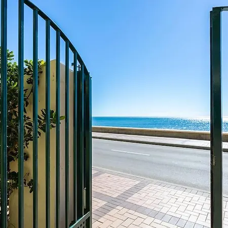 Ensuite Mediterranean Sea Front Apartment Fuengirola